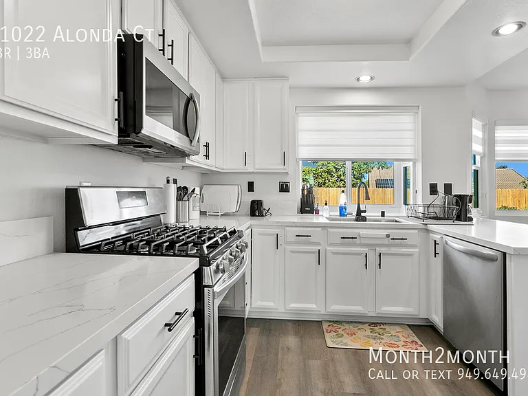 11022 Alonda Ct — Photo 9