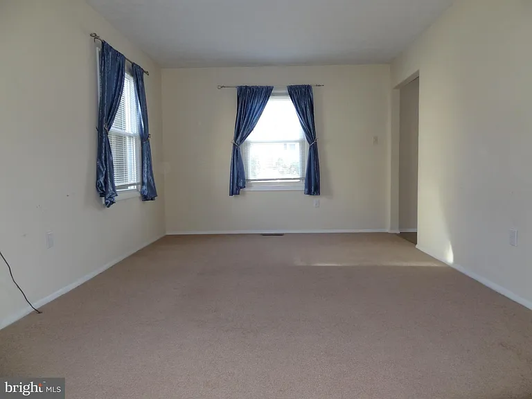 2074 Lake Grove Ln — Photo 12