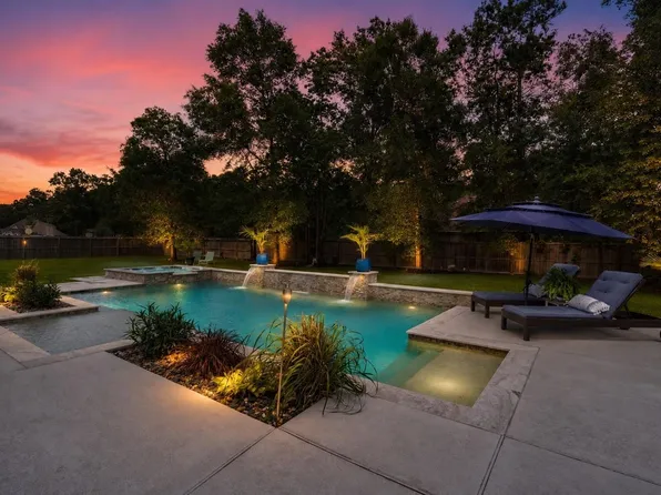 1202 Rocky Falls Ln, Huffman, TX 77336