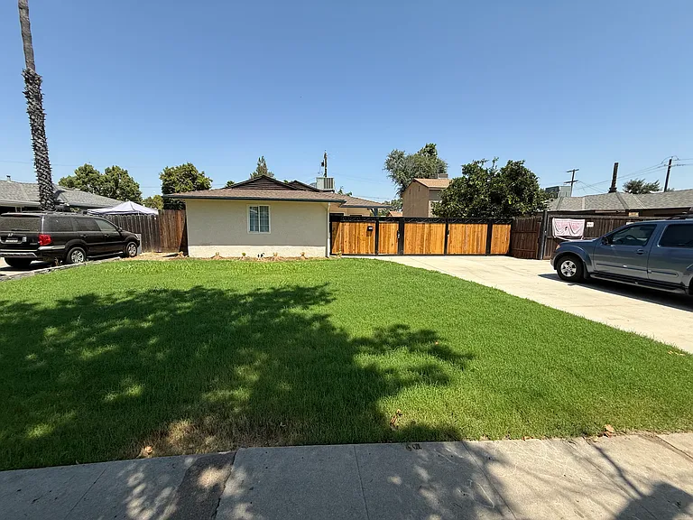 1013 E Garland Ave — Photo 2