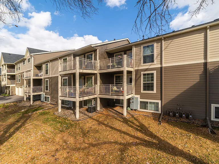 Parkwood Heights Apartments — Photo 26