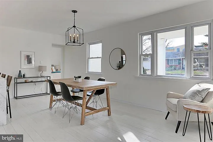 2501 Crest St — Photo 5