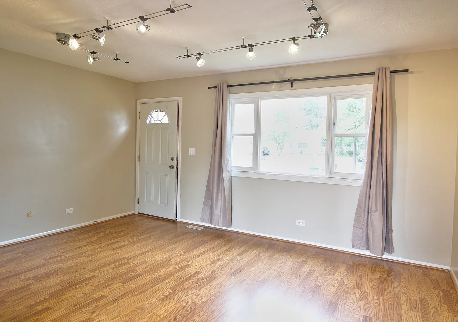 2 bed, 900 sqft, $1,850 — Photo 3