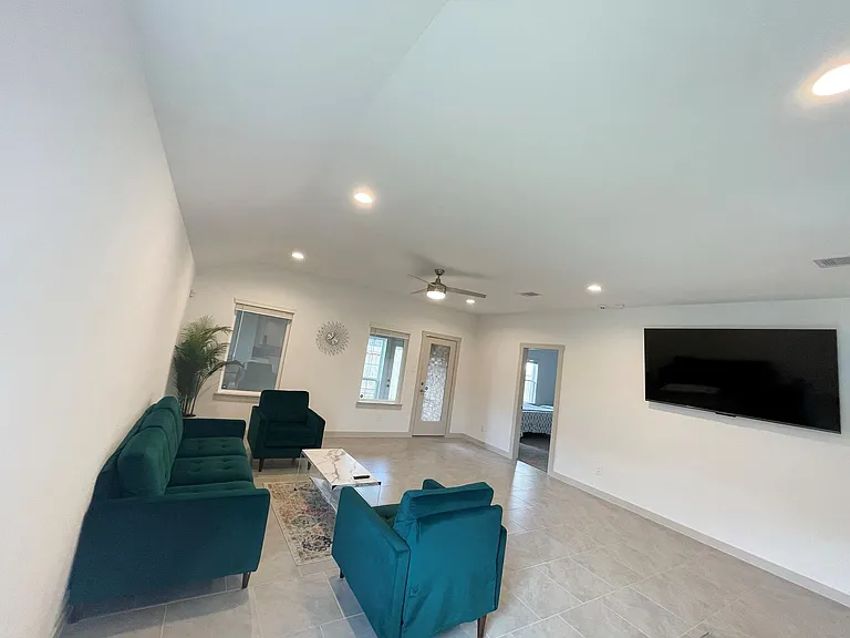 3902 Itzle Island Ct — Photo 8