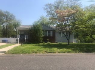 212 Collins Ln, Maple Shade, NJ 08052