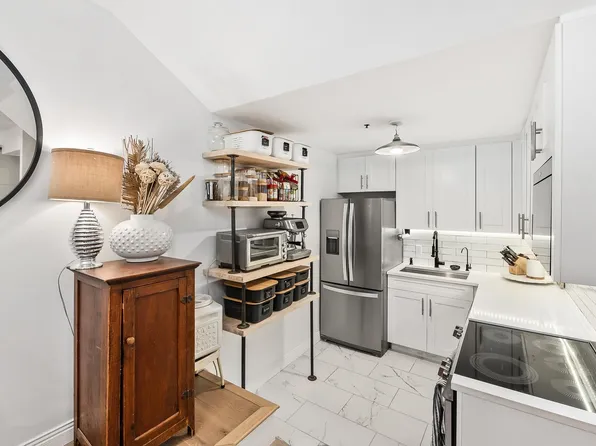 217 Bloomfield Street image 10 of 25