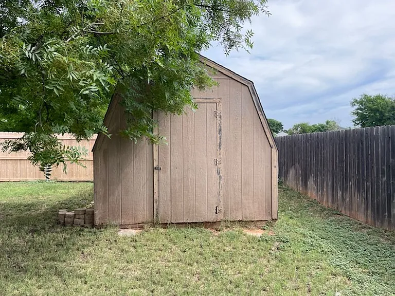 7601 Thompson Pkwy — Photo 18