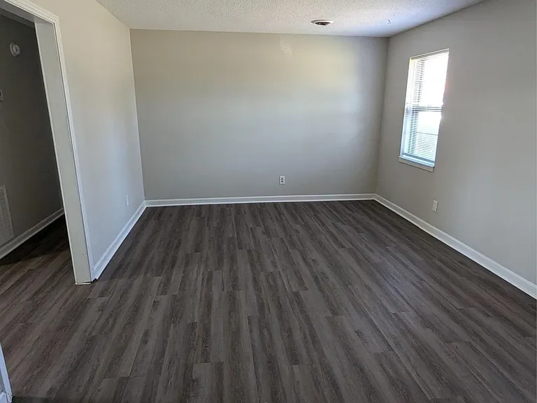 413 Shawnee Dr — Photo 5