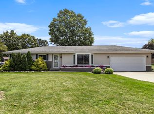 19982 Meadow Ridge Dr, Goshen, IN 46526