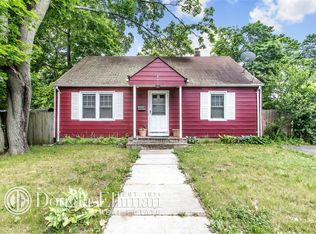 3 Lakeland Ave, Sayville, NY 11782