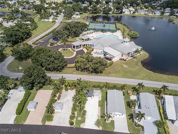3rd image of 10054 Parkwood Dr