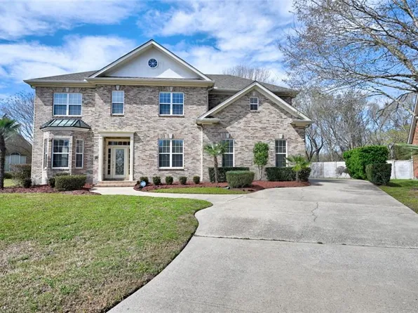 92 Pinehurst Dr, New Orleans, LA 70131