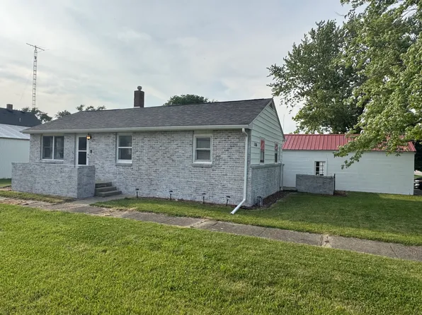 106 W South St, Elliott, IL 60933