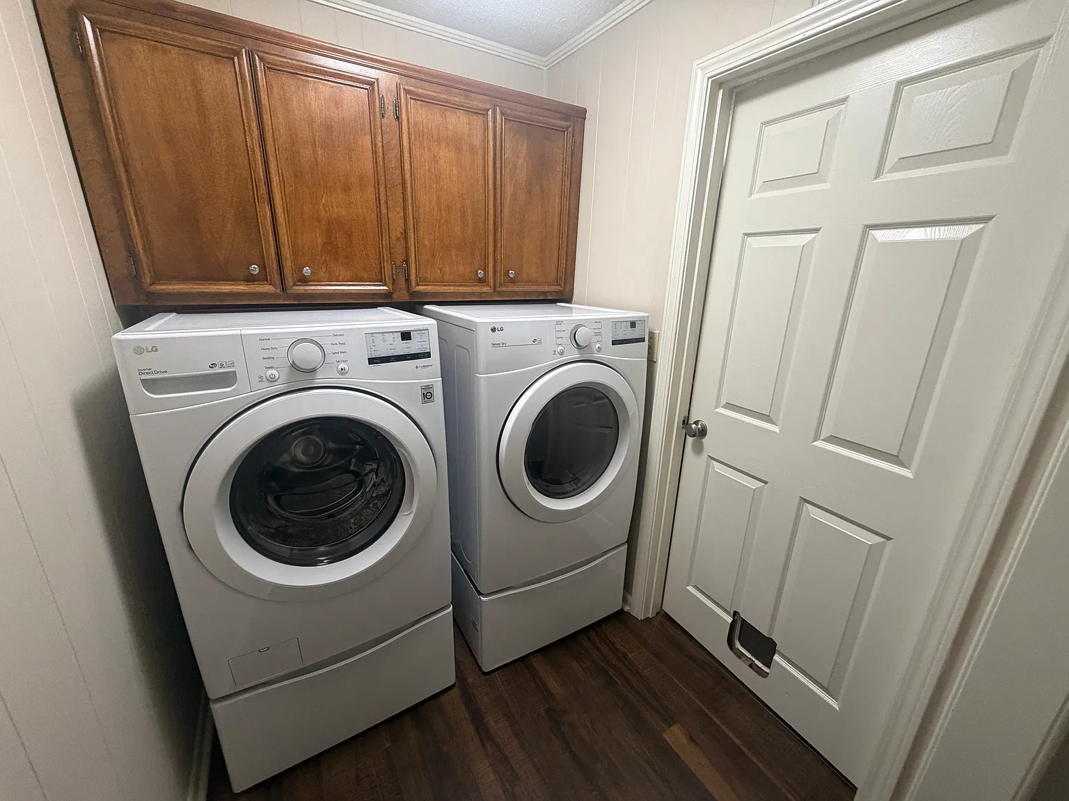 4 bed, 2049 sqft, $2,100 — Photo 3