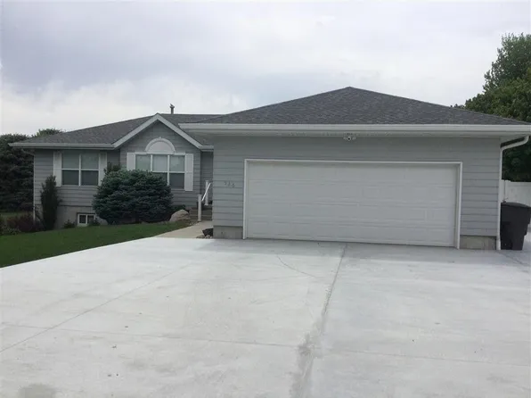 526 N Willson St, Blue Hill, NE 68930