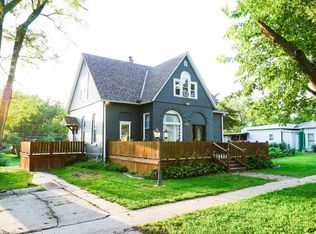 571 N 3rd St, Tecumseh, NE 68450