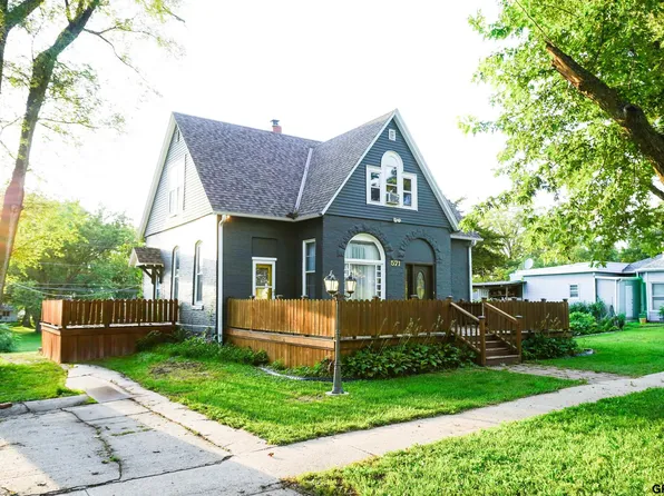 571 N 3rd St, Tecumseh, NE 68450