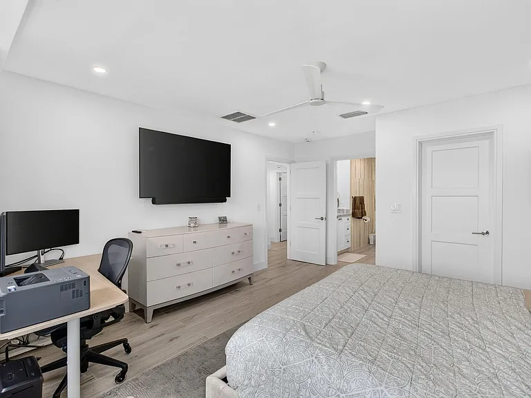 120 N Ocean Blvd #203 — Photo 34