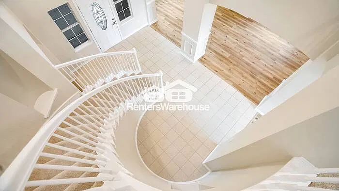 508 Lilac Ln — Photo 17