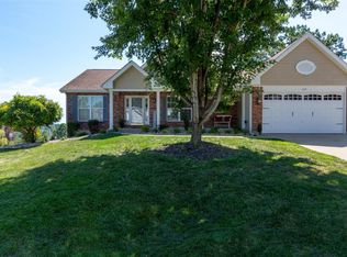 1916 Hawk Pointe Dr, Festus, MO 63028