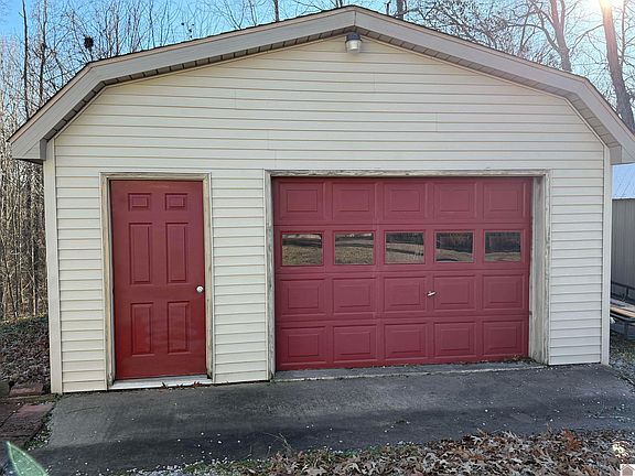 3rd image of 187 Wallace Cemetery Rd