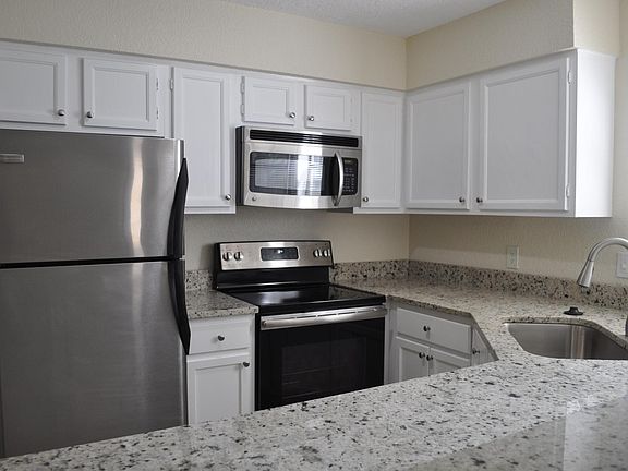 3rd image of 3008 Antique Oaks Cir APT 107