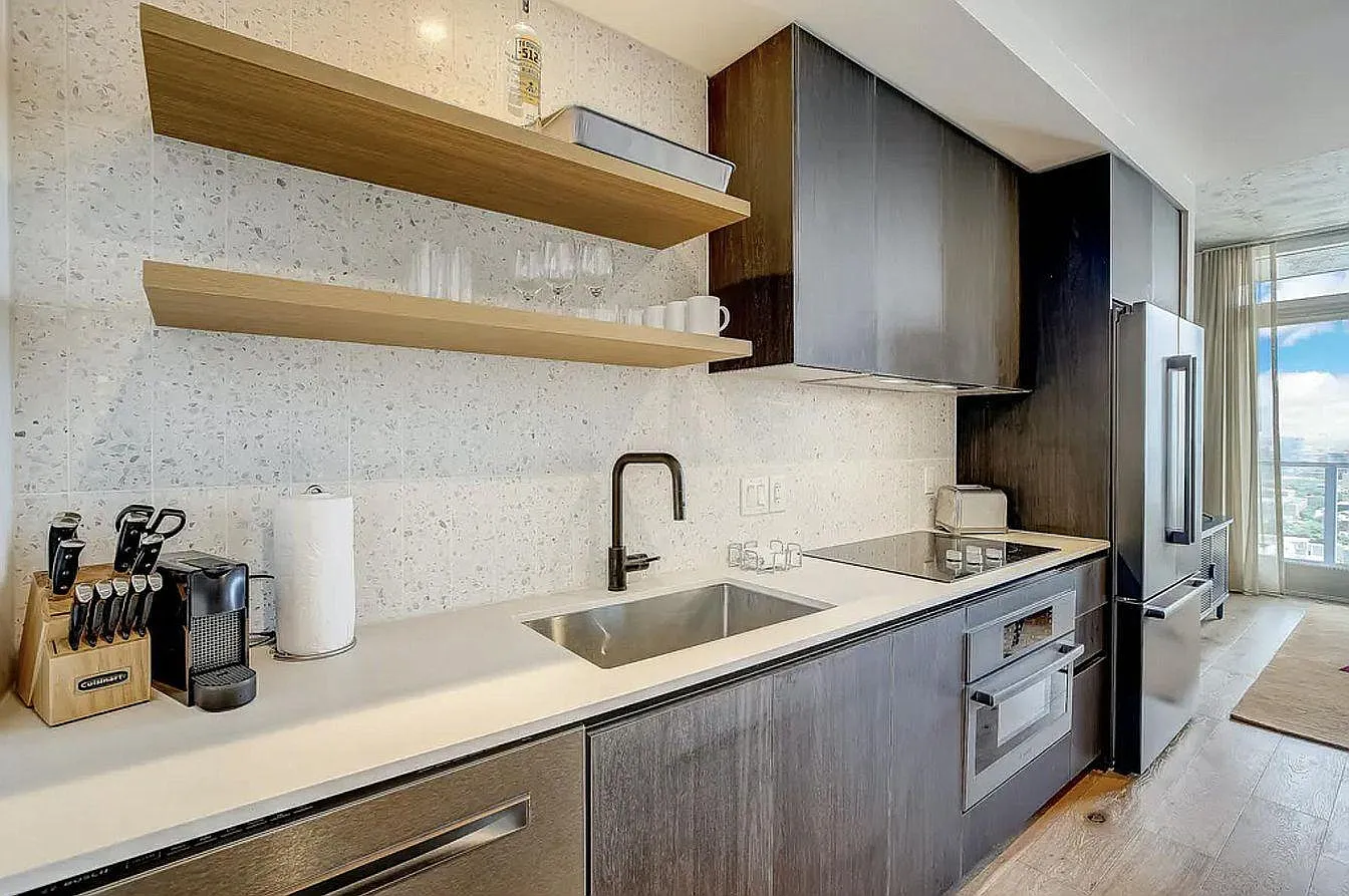1 bed, 728 sqft, $4,550 — Photo 3