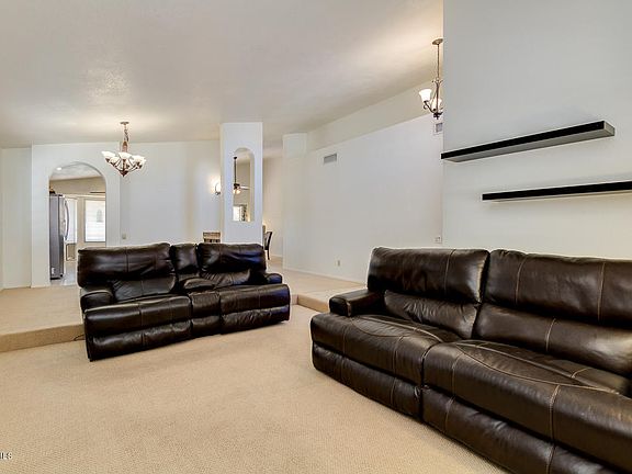 5th image of 1207 E Divot Dr