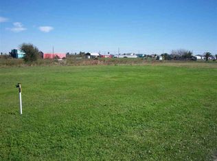 1070 Lagoon Dr, Crystal Beach, TX 77650