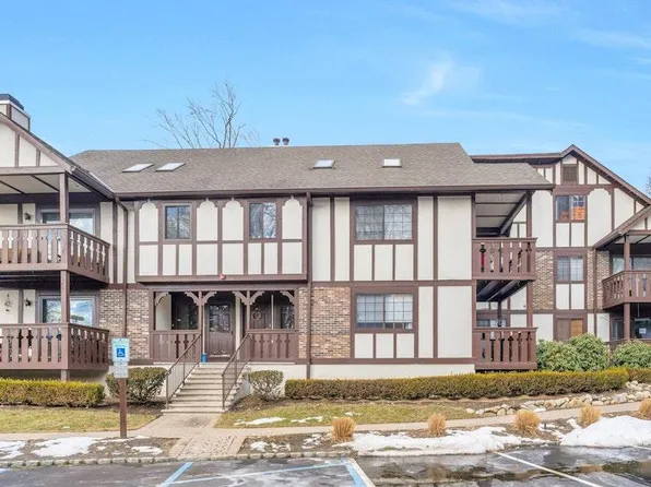 3004 Stowe Ln, Mahwah, NJ 07430