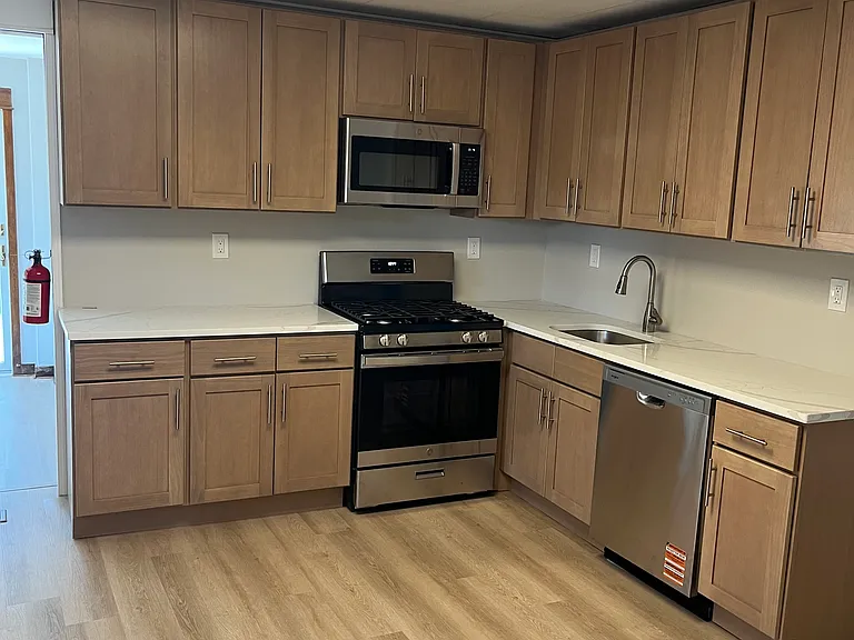 216 Broad St — Photo 4