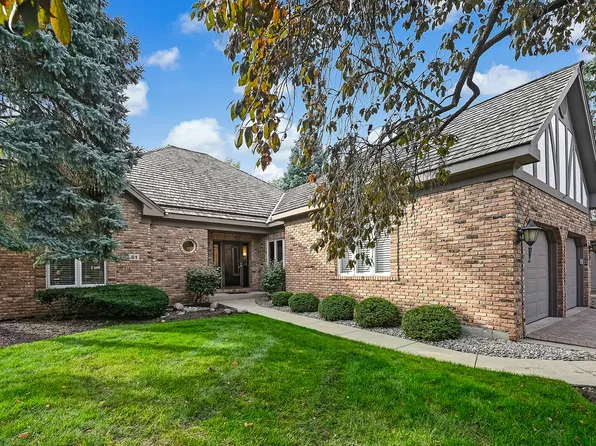 51 Chesterfield Ct, Burr Ridge, IL 60527