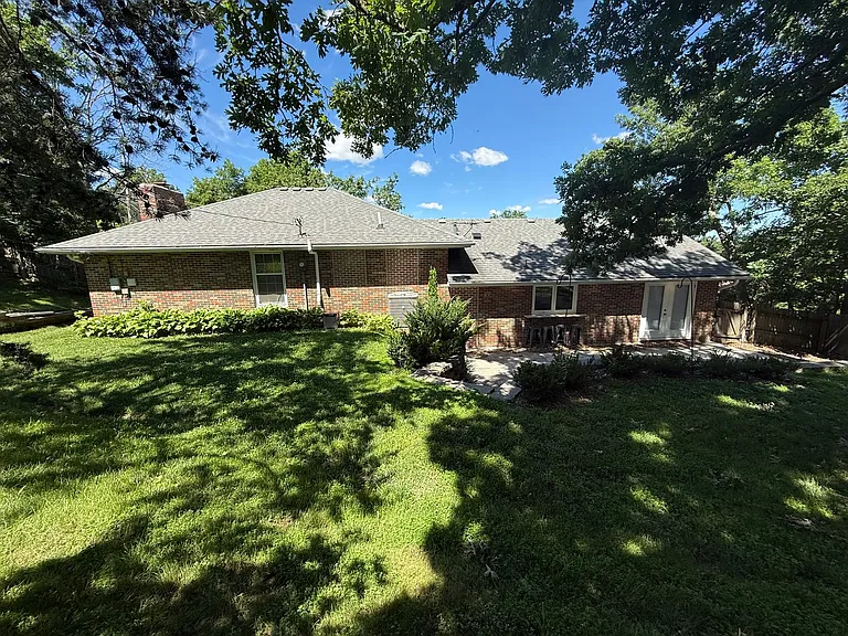 2500 Bluff Blvd — Photo 66