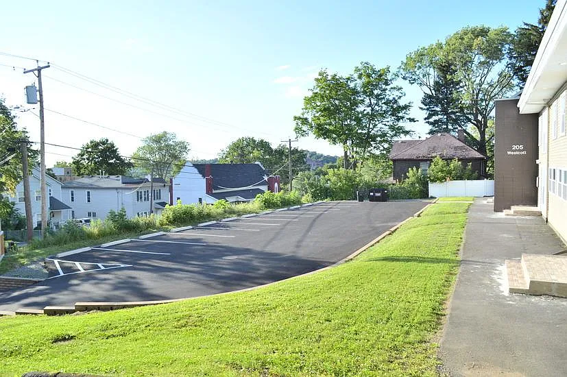 2 bed, $1,600 — Photo 3