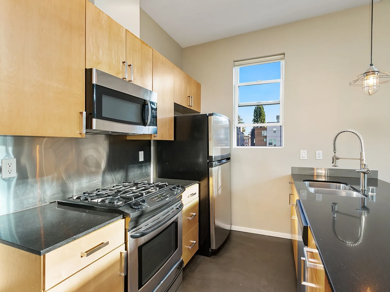 2 bed, 1090 sqft, $2,895 — Photo 3