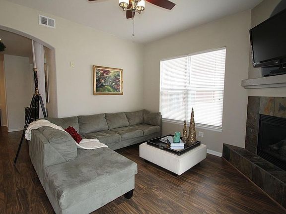 4th image of 2100 N Humboldt St APT 209