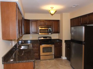 5718 Heritage Crossing Ct, Centreville, VA 20120