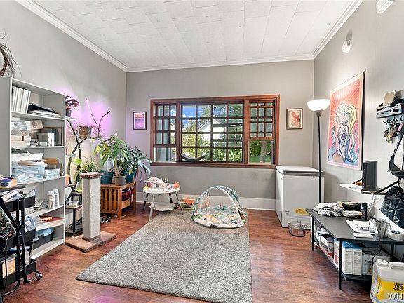 4th image of 555 7th St