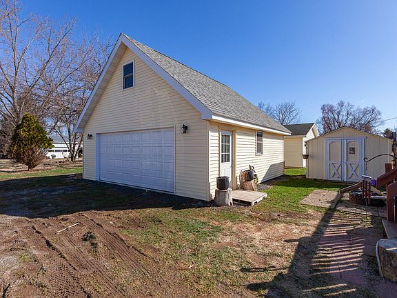 4th image of 1207 W Pottawatamie St