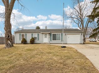 820 S Pine St, Streamwood, IL 60107