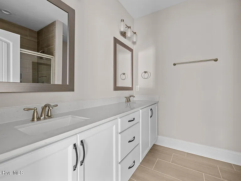 165 Lark Dr — Photo 17