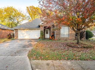 421 N 37th Pl, Rogers, AR 72756