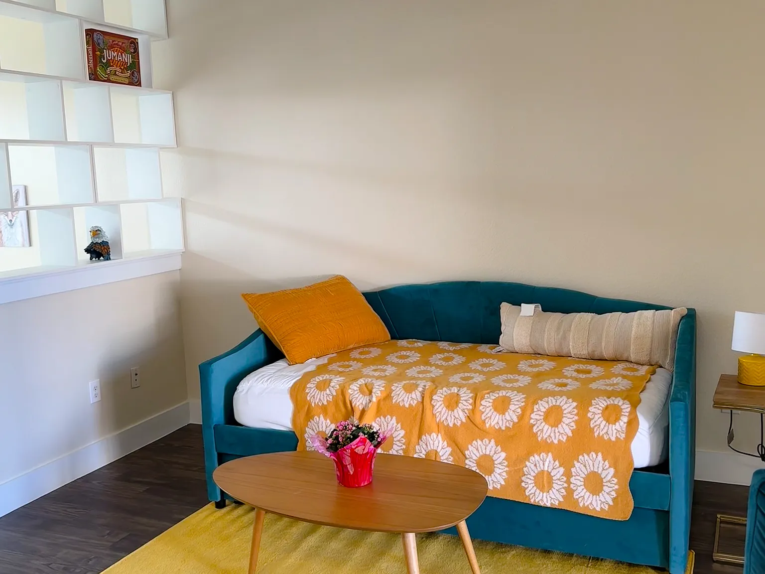 Studio, 584 sqft, $1,100 — Photo 3