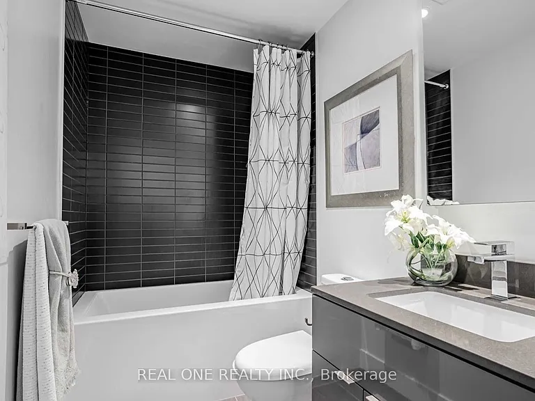 7 Grenville St #3009 — Photo 16