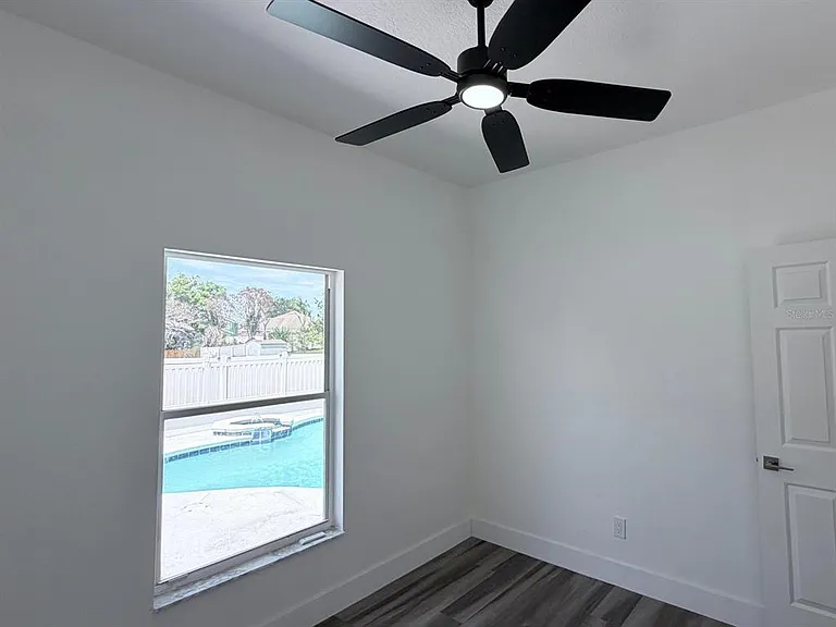 906 Berwick Dr — Photo 25