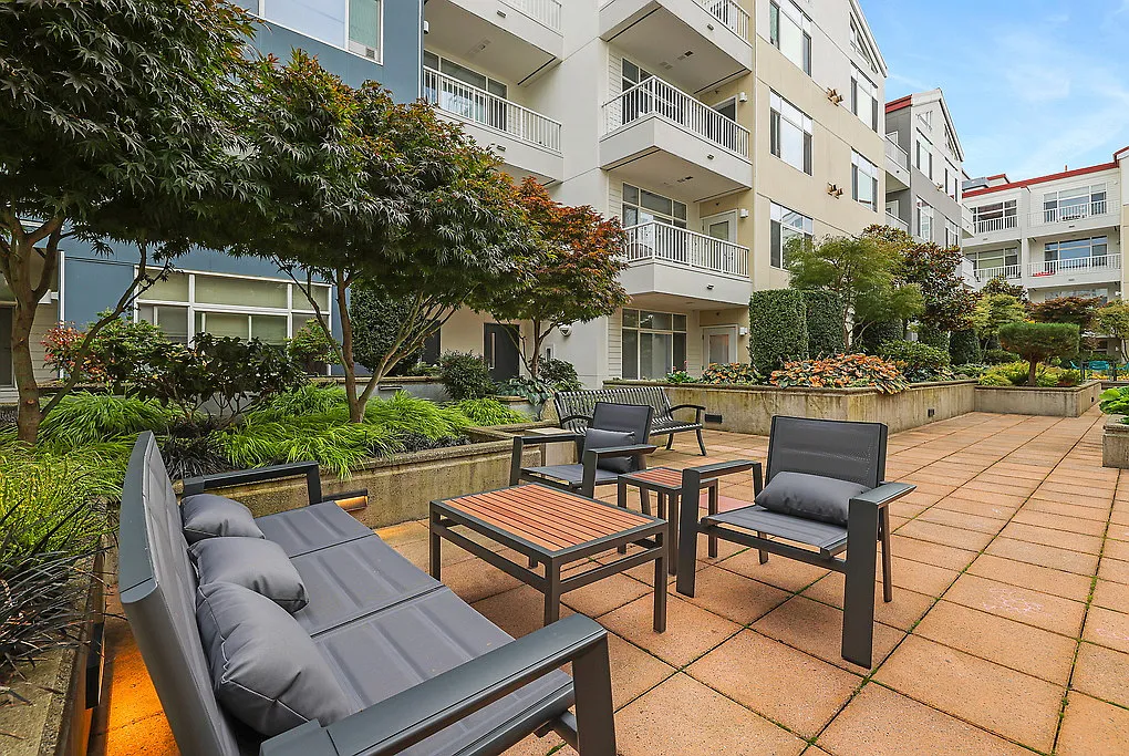 Courtyard Off Main — Photo 2