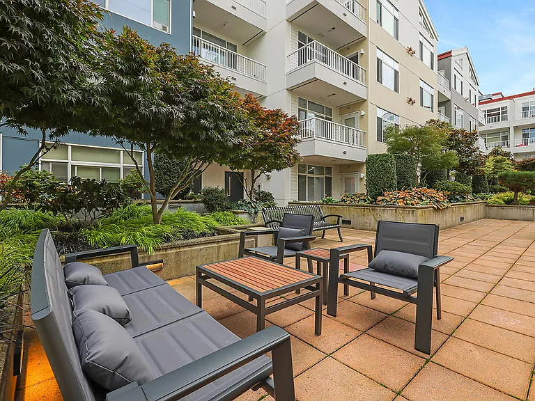 Courtyard Off Main — Photo 3