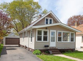 1041 Farrington St, Saint Paul, MN 55117