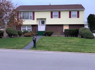 2 Foxford Rd, Troy, NY 12180