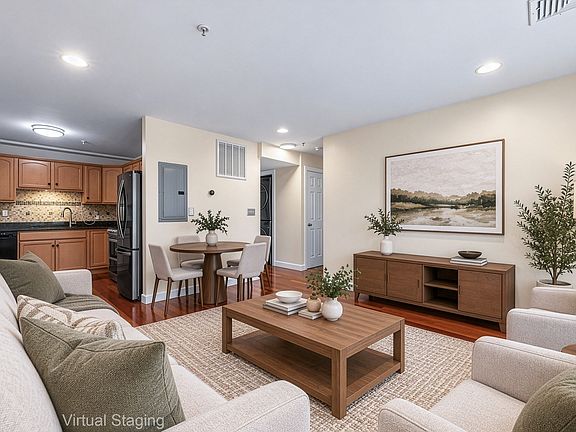 3rd image of 291 Revere St Unit 6